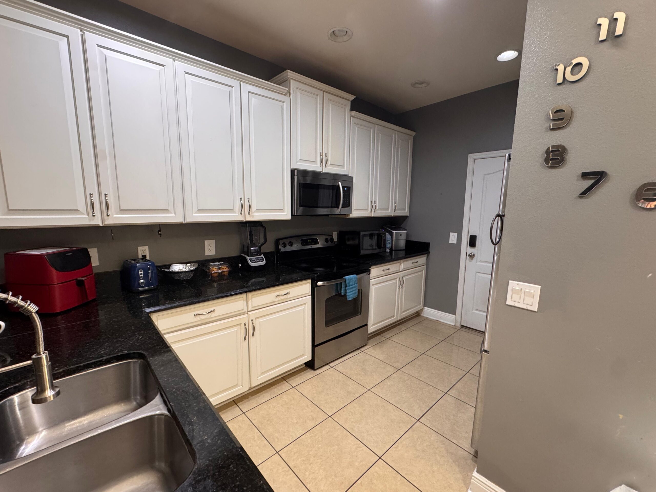 8BEAE92A-3A23-4C45-AD37-BAA479D095ED